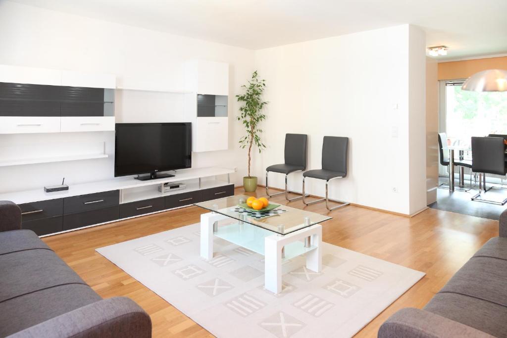 3 Rooms Sunny Apartments-Schoenbrunn, 100M2 With Balcony Βιέννη Δωμάτιο φωτογραφία